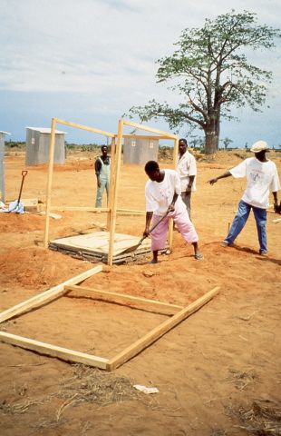 Refugees from Caxito were relocated to Luanda as part of this program. 